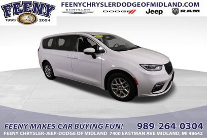 Used 2023 Chrysler Pacifica Touring-L