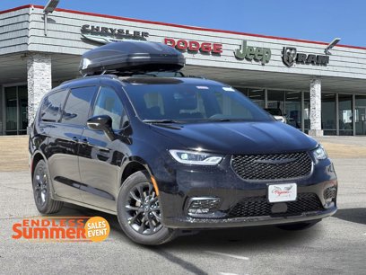 New 2025 Chrysler Pacifica Select w/ Fav Edition Package