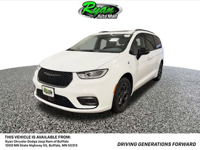 New 2025 Chrysler Pacifica Premium