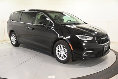 Used 2023 Chrysler Pacifica Touring-L