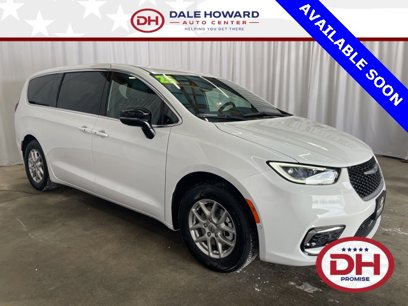 New 2025 Chrysler Pacifica Select