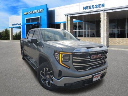 New 2025 GMC Sierra 1500 SLT