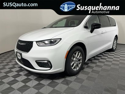 New 2025 Chrysler Pacifica Select