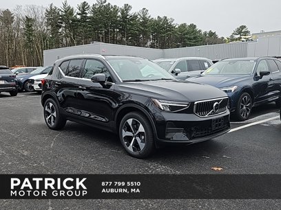 New 2025 Volvo XC40 B5 Core w/ Climate Package