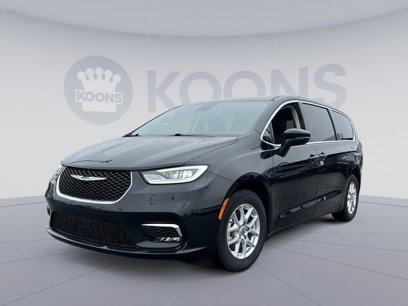 Used 2023 Chrysler Pacifica Touring-L