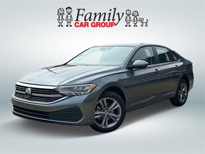 Used 2024 Volkswagen Jetta SE w/ Panoramic Sunroof Package