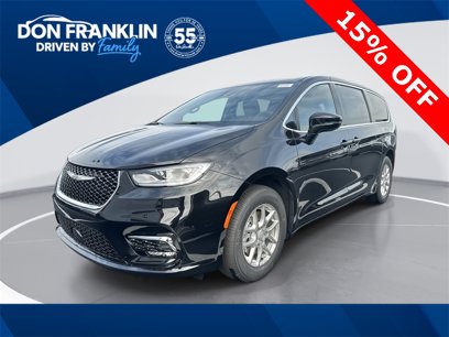 New 2025 Chrysler Pacifica Select