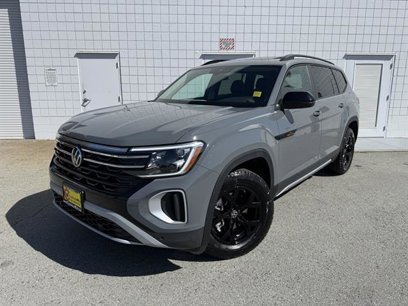 New 2025 Volkswagen Atlas Peak Edition SE