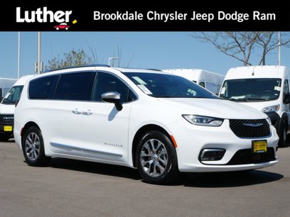 New 2025 Chrysler Pacifica Pinnacle