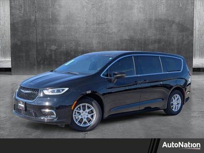 New 2025 Chrysler Pacifica Select