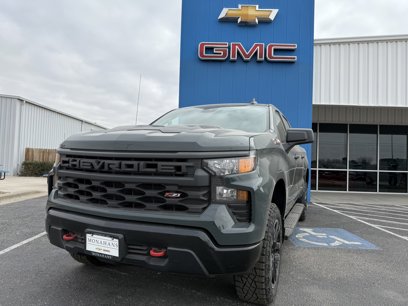 New 2025 Chevrolet Silverado 1500 Custom Trail Boss w/ LPO, Dark Essentials Package