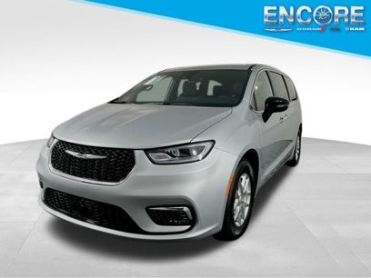 New 2026 Chrysler Pacifica Select