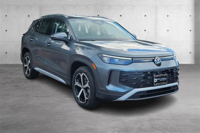 New 2025 Volkswagen Tiguan SE
