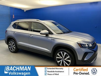 Used 2024 Volkswagen Taos SE w/ Panoramic Sunroof Package