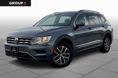 Used 2020 Volkswagen Tiguan SE w/ Panoramic Sunroof Package