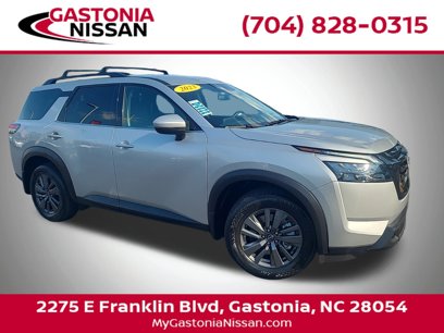 Used 2023 Nissan Pathfinder SV w/ Black Appearance Package