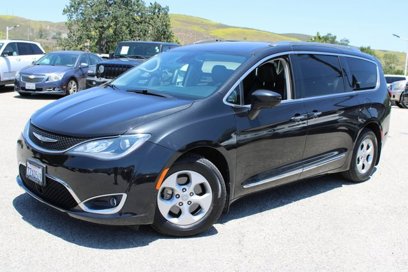 Used 2017 Chrysler Pacifica Touring-L Plus w/ Advanced Safetytec Group