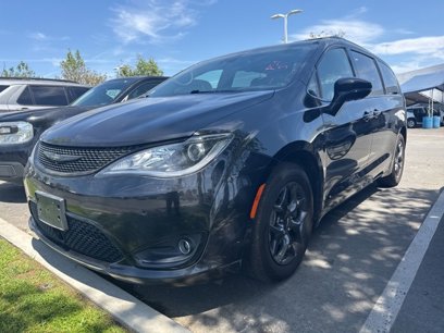 Used 2020 Chrysler Pacifica Limited w/ Advanced Safetytec Group