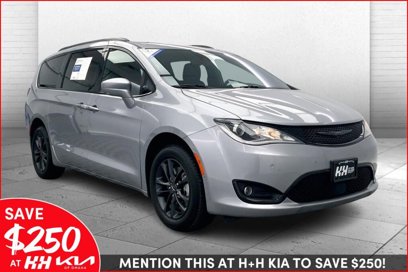 Used 2020 Chrysler Pacifica Touring-L w/ Advanced Safetytec Group