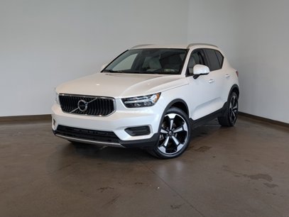 Used 2022 Volvo XC40 T5 Momentum w/ Climate Package