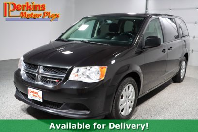 Used 2018 Dodge Grand Caravan SE w/ UConnect Hands-Free Group