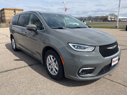 Used 2023 Chrysler Pacifica Touring-L
