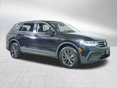 Used 2022 Volkswagen Tiguan SE w/ Panoramic Sunroof Package