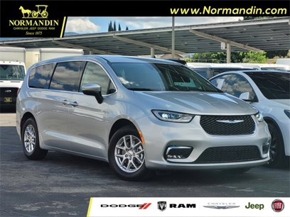 Used 2023 Chrysler Pacifica Touring-L