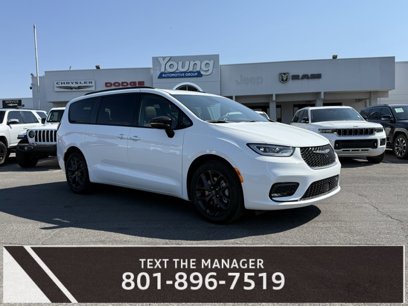 New 2025 Chrysler Pacifica Limited