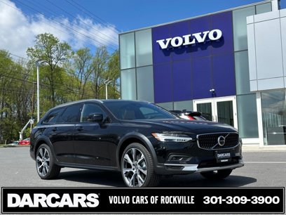 New 2025 Volvo V90 B6 Cross Country Ultra w/ Climate Package