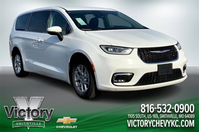 Used 2023 Chrysler Pacifica Touring-L