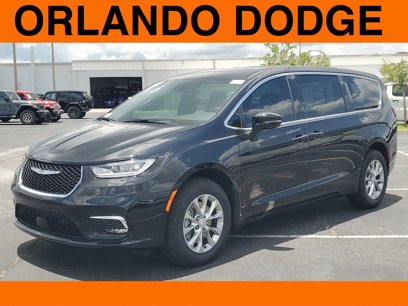 New 2025 Chrysler Pacifica Select