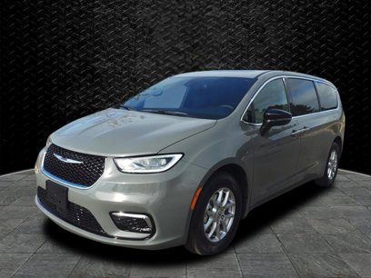 New 2025 Chrysler Pacifica Select