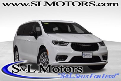 New 2025 Chrysler Pacifica Select