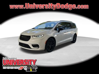 Used 2024 Chrysler Pacifica Limited w/ S Appearance Package