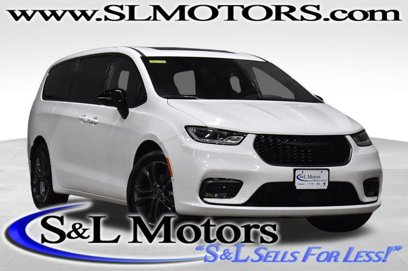 New 2026 Chrysler Pacifica Select