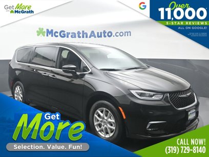 New 2025 Chrysler Pacifica Select