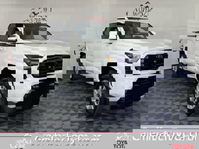 New 2025 Toyota Tacoma SR5