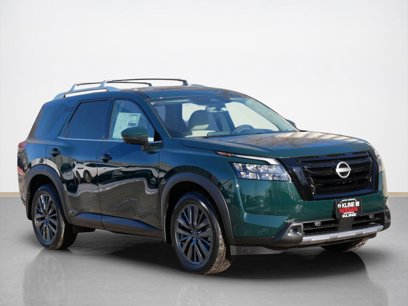 New 2025 Nissan Pathfinder SL w/ SL Premium Package