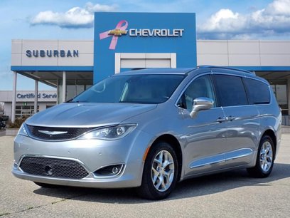 Used 2017 Chrysler Pacifica Limited w/ UConnect Theater Package