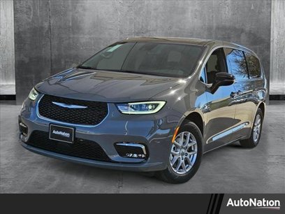 New 2025 Chrysler Pacifica Select