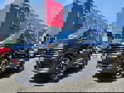 New 2025 Nissan Kicks SV