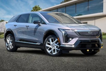 New 2025 Cadillac Optiq Luxury 1