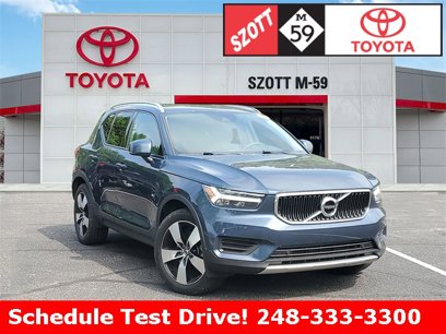 Used 2022 Volvo XC40 T5 Momentum