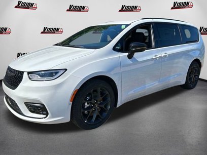 New 2024 Chrysler Pacifica Limited w/ S Appearance Package