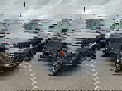 New 2025 Jeep Grand Cherokee Limited w/ Black Appearance Package