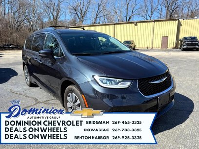 Used 2021 Chrysler Pacifica Touring-L w/ Uconnect Theater Family Group