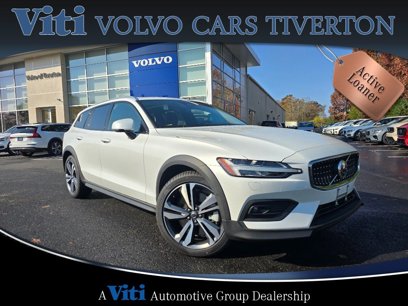 Used 2025 Volvo V60 B5 Cross Country Plus w/ Protection Package Premier