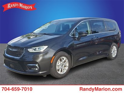 Used 2023 Chrysler Pacifica Touring-L