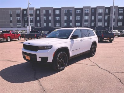 Used 2023 Jeep Grand Cherokee L Laredo